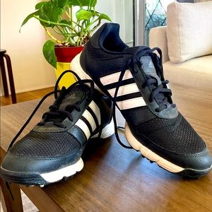 Nice golf adidas shoes I used it twice is in good condition